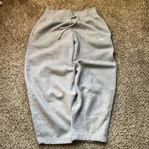 Nike Mens Gray Baggy Style Joggers With Cuffs Size small With Tike